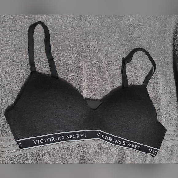 Victoria's Secret no wire bra dark gray/charcoal 38C? - Picture 4 of 4
